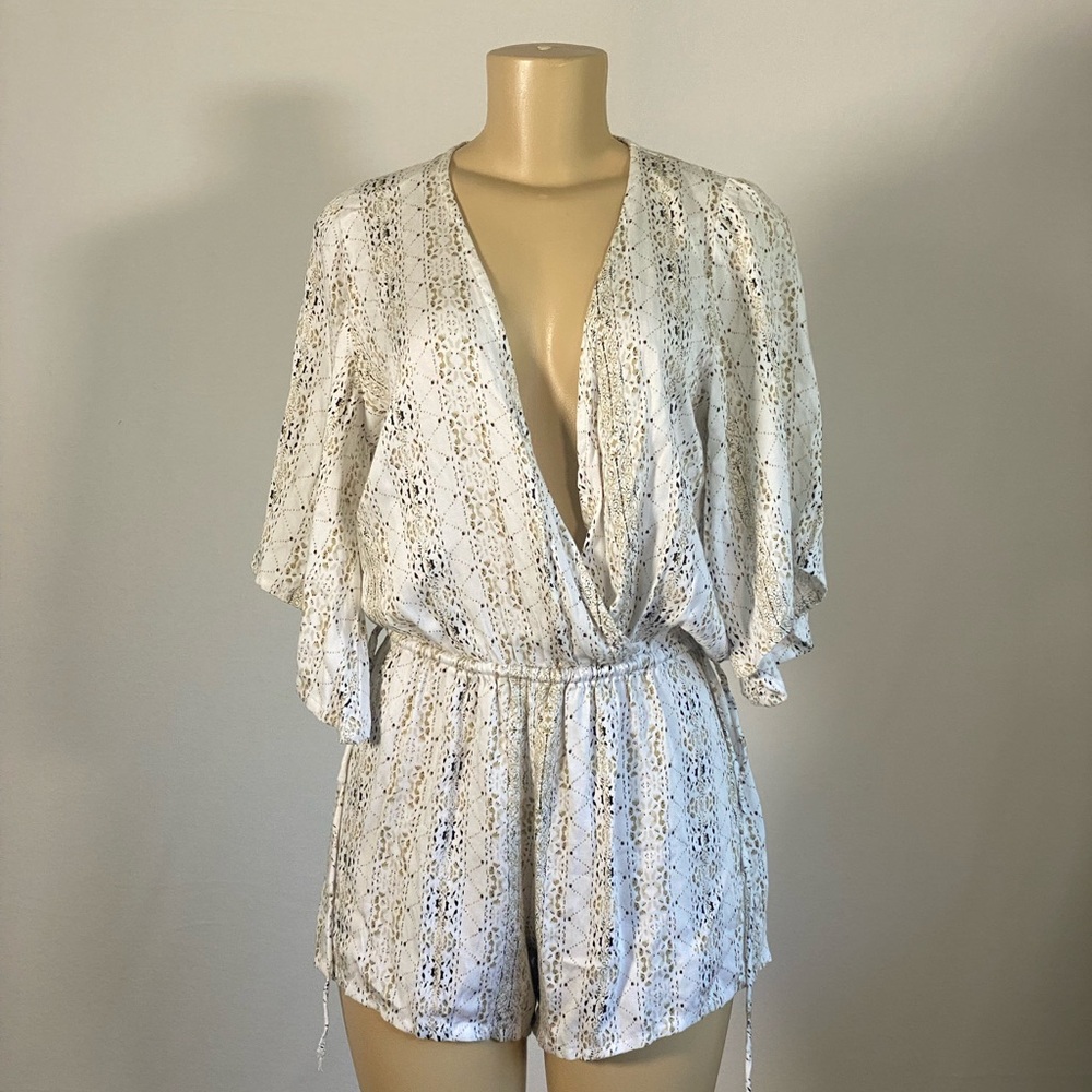 Faithfull the Brand White and Gray Patterned Garment